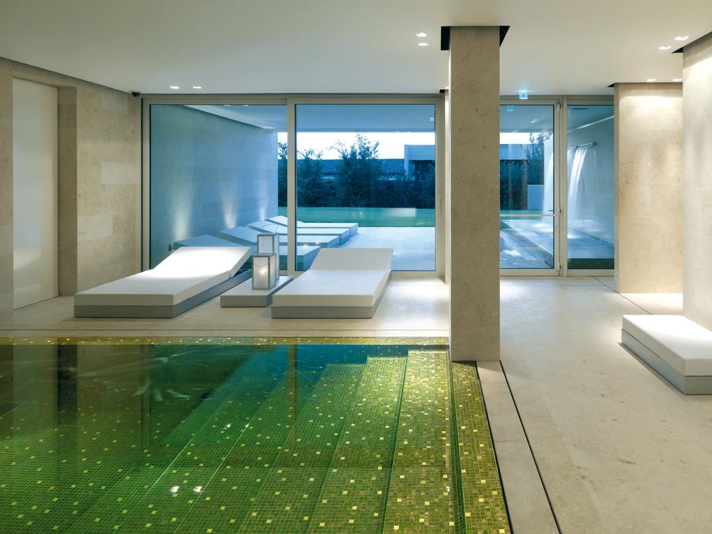 c-hotel-header1